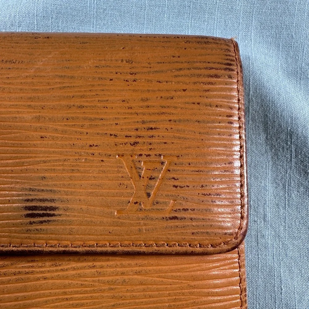 AUTHENTIC Louis Vuitton wallet. Tassel yellow.